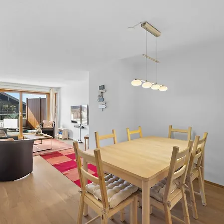 Lion 010 Sur La Place Du Village A Apartamento