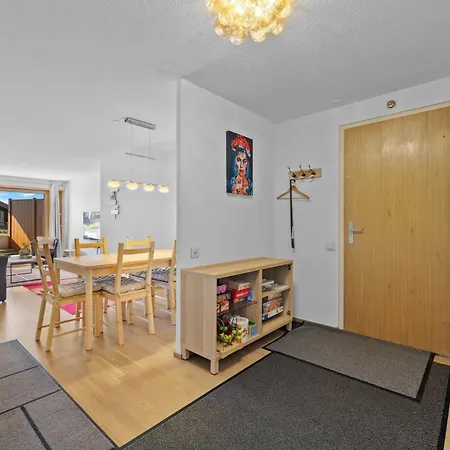 Lion 010 Sur La Place Du Village A Apartamento