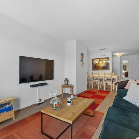 Lion 010 Sur La Place Du Village A Apartamento