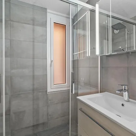 Appartement Lion 010 Sur La Place Du Village A *