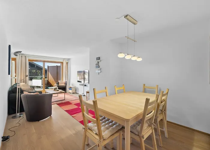 Lion 010 Sur La Place Du Village A Apartamento
