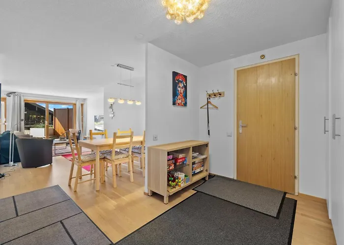 Lion 010 Sur La Place Du Village A Apartamento