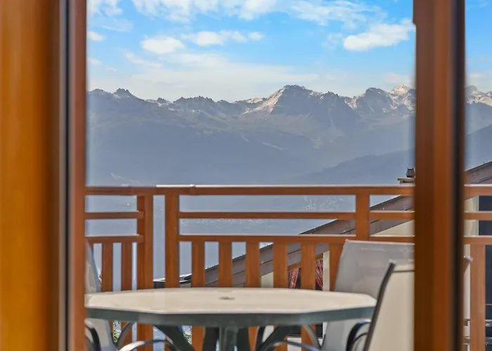 Lion 010 Sur La Place Du Village A * Anzère