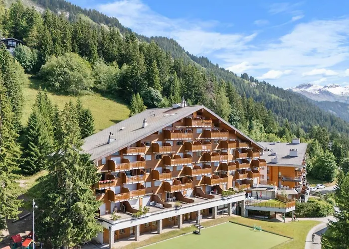 Lion 010 Sur La Place Du Village A Anzère